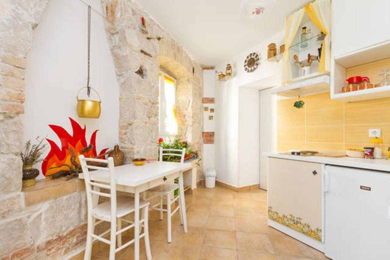 Studio Apartment Sretna Split Exterior photo