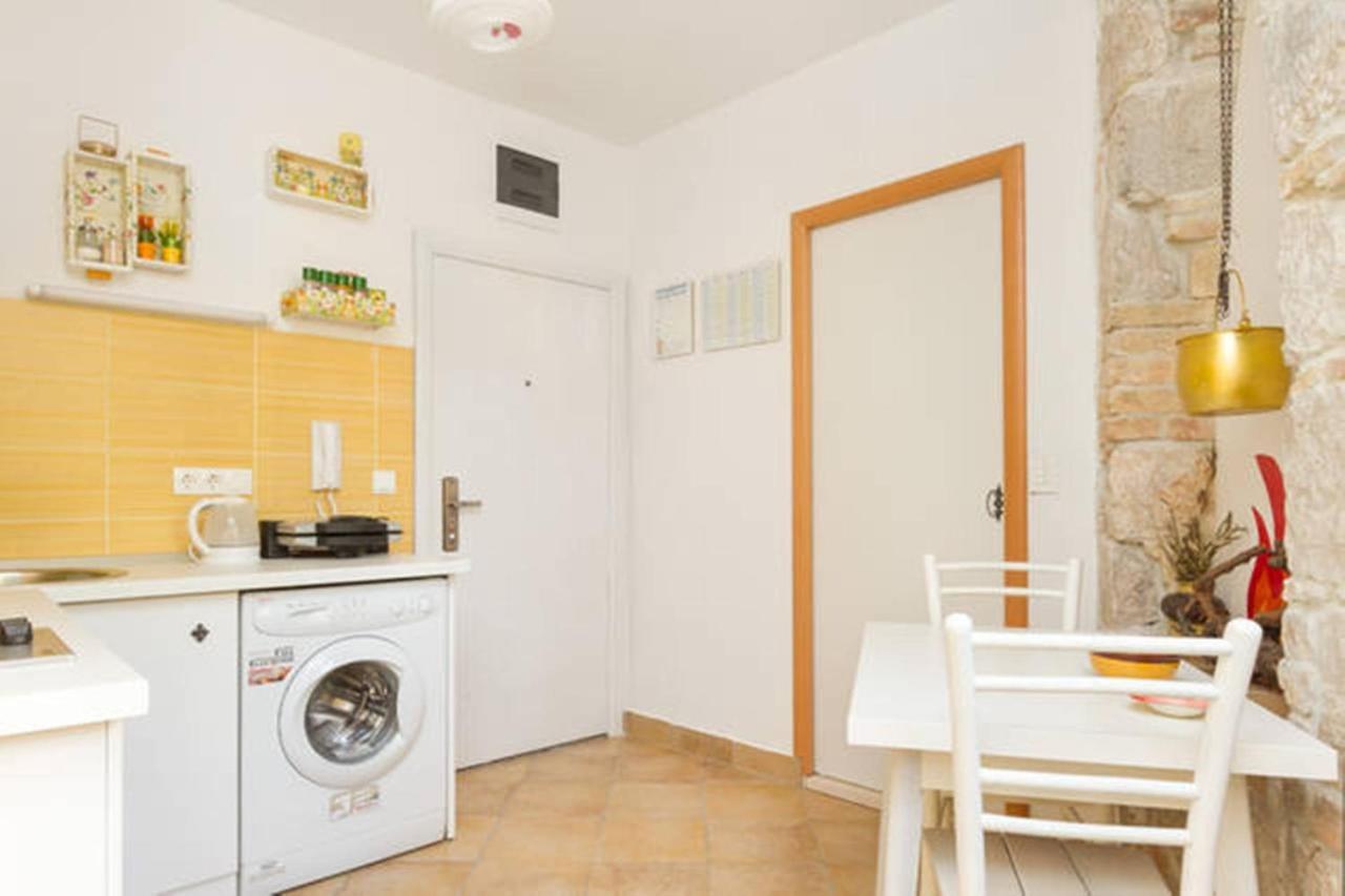 Studio Apartment Sretna Split Exterior photo